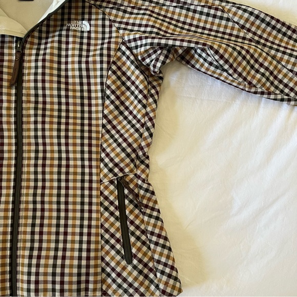 The North Face Apex Tech Women’s Jacket in White and Other Brown-based Colours - Picture 3 of 8